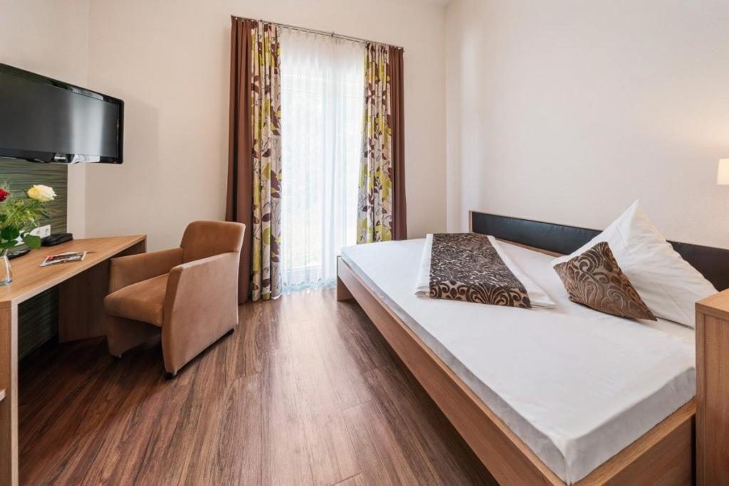 Hotel Donaublick Scheer Extérieur photo